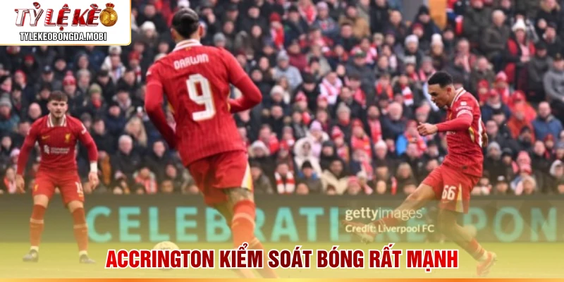 Accrington kiểm soát bóng rất mạnh